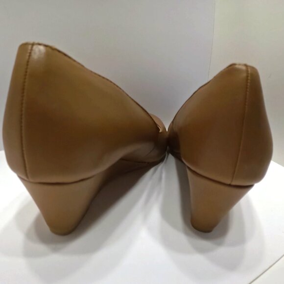 JOURNEE COLLECTION WEDGE HEEL WOMEN SHOE SIZE 7 TAN COLOR - Picture 3 of 4